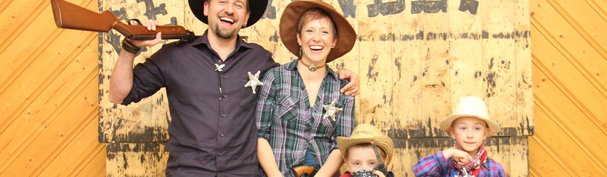 Unser Studierender Ralf Etter mit Frau Manuela und den drei Kindern am bunten Abend der Absolvierungsfeier 2016